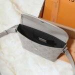 Louis Vuitton Pulse Wearable Wallet Sand 22Cm M14794 - Image 7