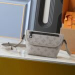 Louis Vuitton Pulse Wearable Wallet Sand 22Cm M14794 - Image 2