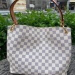 Gift Set: Louis Vuitton Graceful Pm Damier Azur And Sarah Wallet Damier Azur - Image 4