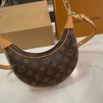 Louis Vuitton Loop Monogram Coated Canvas 22Cm M81098 - Image 5