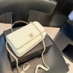 Chanel Clutch With Strap Shiny Crumpled With Imitation Pearls White 20Cm Ap3803 B15603 10601 - Image 4