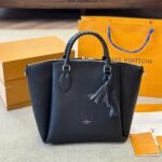 Louis Vuitton Mahina Leather Haumea Bag Black 30Cm - Image 2