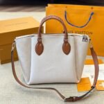 Louis Vuitton Mahina Leather Haumea Bag White 30Cm - Image 3