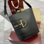 Summer Set: Gucci 73 Small Bucket Bag Black And Thong Sandal With Horsebit Black - Image 3