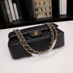 Chanel Medium Classic Flap Bag Chevron Black 25Cm - Image 3