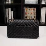 Chanel Medium Classic Flap Bag Chevron Black 25Cm - Image 4