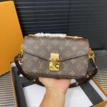 Gift Set: Louis Vuitton Pochette Métis East West Brown With Mini Keychain And Labubu Accessories - Image 5