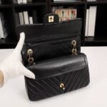 Chanel Medium Classic Flap Bag Chevron Black 25Cm - Image 7