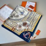 Hermes Les Voitures Nouvelles Scarf Marine 90Cm H984108S 08 - Image 2