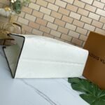 Louis Vuitton Onthego GM White 41Cm M44558 - Image 5