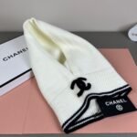 Chanel Cashmere Balaclava Light Beige And Black Aab251 B21459 U2713 - Image 3
