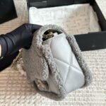 Chanel Flap Bag Teddy Shearling And Gold Tone Metal Grey 25Cm - Image 4