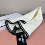 Chanel Cashmere Balaclava Light Beige And Black Aab251 B21459 U2713 - Image 7