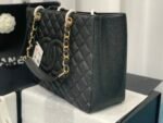 Iconic Set: Chanel Bolsa Grand Tote And Long Flap Wallet - Image 3