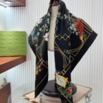 Gucci Print Silk Twill Carré Animal And Floral Black 90Cm 777353 3G001 1000 - Image 6