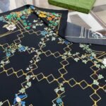 Gucci Print Silk Twill Carré Animal And Floral Black 90Cm 777353 3G001 1000 - Image 3