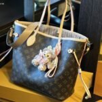 Iconic Set: Louis Vuitton Neverfull Bandoulière Inside Out Gm And Lv Vertical Wallet - Image 6