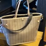 Iconic Set: Louis Vuitton Neverfull Bandoulière Inside Out Gm And Lv Vertical Wallet - Image 5