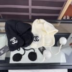 Chanel Cashmere Beanie Creme - Image 3