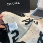 Chanel Logo Cashmere Muffler Black And White 170Cm - Image 9
