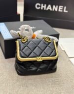 Chanel Kiss Lock Evening Black Leather Quilted 19Cm - Image 2