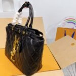 Saint Laurent Calfskin Leather Handbag Black 33Cm - Image 4