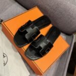 Hermes Oran Sandal Noir H021056Z 01340 - Image 2