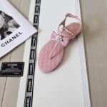 Chanel Pink Quilted Leather With White Camellia Cc Logo Bow Thong Sandals - Image 2