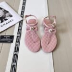 Chanel Pink Quilted Leather With White Camellia Cc Logo Bow Thong Sandals - Image 4
