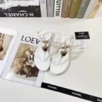 Chanel Shiny Pearl Crystal Cc Heart Thong Sandals White G39674 X01000 0S082 - Image 2