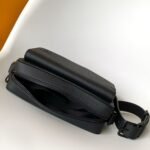 Louis Vuitton Boarding Messenger Black 24Cm M15265 - Image 8