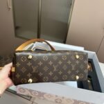 Gift Set: Louis Vuitton Carryall Pm Bag Monogram Canvas With Card Wallet And Dragonne Keychain - Image 8