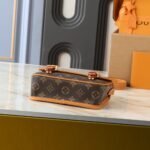 Louis Vuitton Satchel Wearable Wallet Monogram Brown 19Cm M26805 - Image 4