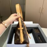 Gift Set: Louis Vuitton Carryall Pm Bag Monogram Canvas With Card Wallet And Dragonne Keychain - Image 4