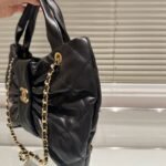 Chanel Maxi Bow Bag Shiny And Gold Tone Metal Black 51Cm - Image 4