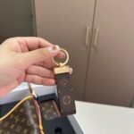 Gift Set: Louis Vuitton Carryall Pm Bag Monogram Canvas With Card Wallet And Dragonne Keychain - Image 3