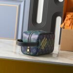 Louis Vuitton Locker Dopp Kit Blue Stripes 23Cm M25902 - Image 3