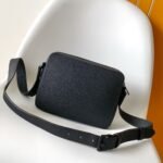 Louis Vuitton Boarding Messenger Black 24Cm M15265 - Image 3