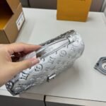 Louis Vuitton Pochette Métis Silver 25Cm - Image 4