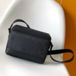 Louis Vuitton Boarding Messenger Black 24Cm M15265 - Image 2