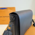 Louis Vuitton Takeoff Messenger PM Black 22Cm M24769 - Image 4