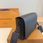 Louis Vuitton Takeoff Messenger PM Black 22Cm M24769 - Image 5