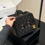 Chanel CC Filigree Medium Vanity Case Black 21Cm - Image 2