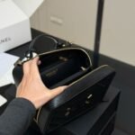 Chanel CC Filigree Medium Vanity Case Black 21Cm - Image 4