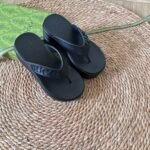 Gucci Tarifa Rubber Platform Flip Flops Black - Image 2