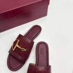 Iconic Set: Gucci Softbit Medium Top Handle Bag And Women’s Slide Sandal With Horsebit - Image 8