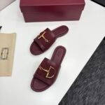 Iconic Set: Gucci Softbit Medium Top Handle Bag And Women’s Slide Sandal With Horsebit - Image 6