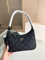 Prada Contenitore Maniglia Tessutu Nylon Quilted Shoulder Bag Black 21Cm - Image 6