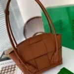 Bottega Veneta Arco Handbag Intrecciato Leather In Wood 20Cm - Image 2