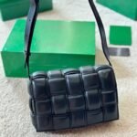 Bottega Veneta Padded Intreccio Leather Bag Black 22Cm 717506 Vcqr1 8425 - Image 4